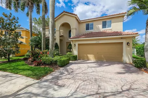 1092 Lavender Cir, Weston, FL 33327