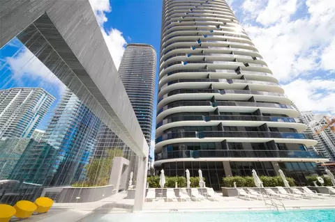 55 SW 9th St #2509, Miami, FL 33130