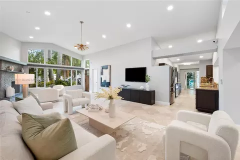 2555 NE 200th St, Miami, FL 33180