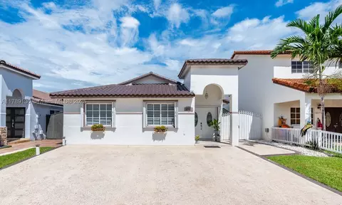 8981 NW 112th St, Hialeah Gardens, FL 33018