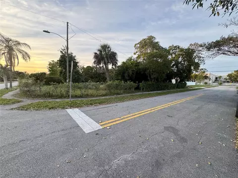 1595 NE 182nd St, North Miami Beach, FL 33162