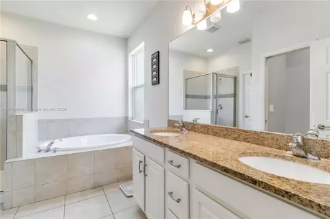 Bath - 10860 79th St E, Parrish, FL 34219 photo 1 of 4