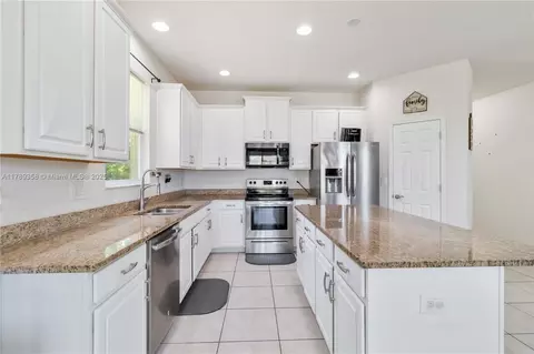 Kitchen - 10860 79th St E, Parrish, FL 34219 photo 1 of 3