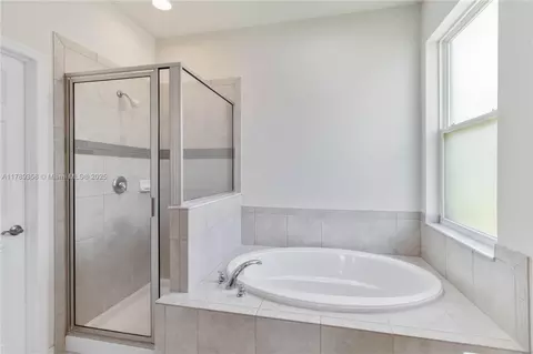 Bath - 10860 79th St E, Parrish, FL 34219 photo 3 of 4