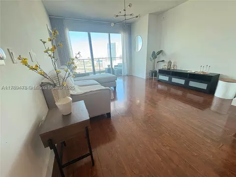 90 SW 3rd St #2010, Miami, FL 33130