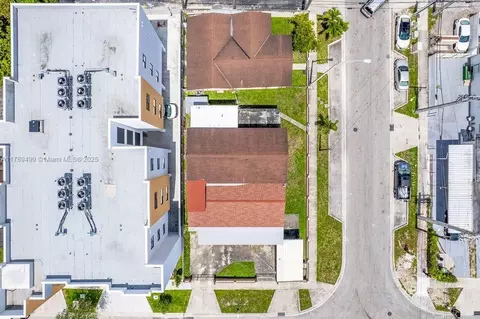 View/Area - 891 E 24th St, Hialeah, FL 33013 photo 5 of 8