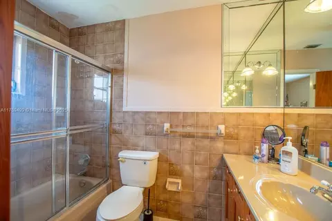 Bath - 891 E 24th St, Hialeah, FL 33013 photo 3 of 4
