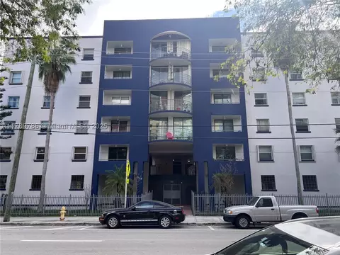 546 SW 1st St #611, Miami, FL 33130