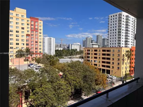 546 SW 1st St #611, Miami, FL 33130