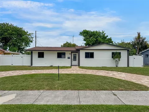 1121 NW 200th St, Miami Gardens, FL 33169