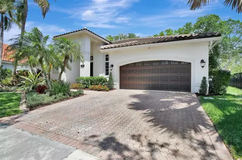 3082 Lakewood Cir, Weston, FL 33332