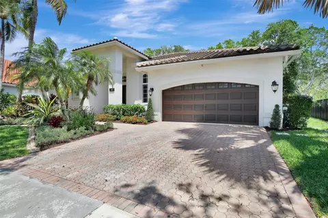 3082 Lakewood Cir, Weston, FL 33332