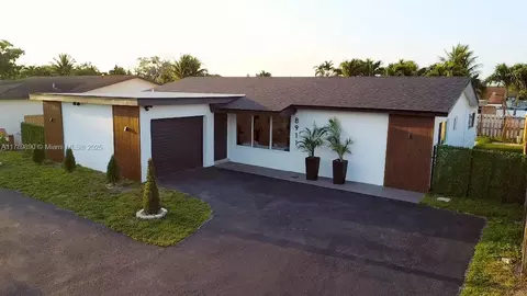 8911 NW 7th Ct, Pembroke Pines, FL 33024