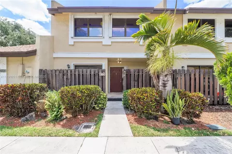 300 SW 96th Ter #300, Pembroke Pines, FL 33025
