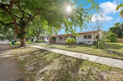 14515 Mahogany Ct, Miami Lakes, FL 33014