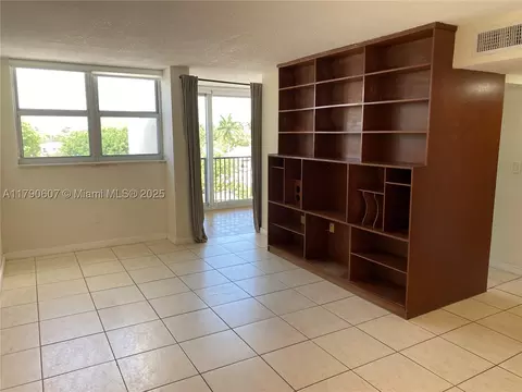 9411 SW 4th St #404, Miami, FL 33174