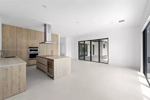 Kitchen - 19601 E Saint Andrews Dr, Hialeah, FL 33015 photo 3 of 3