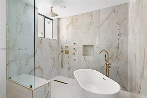 Bath - 19601 E Saint Andrews Dr, Hialeah, FL 33015 photo 1 of 5