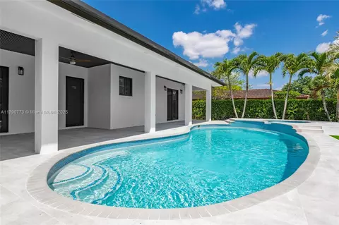 Exterior - 19601 E Saint Andrews Dr, Hialeah, FL 33015 photo 3 of 5