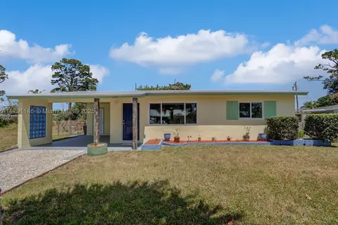 3135 SE Mimosa St, Stuart, FL 34997 photo 1
