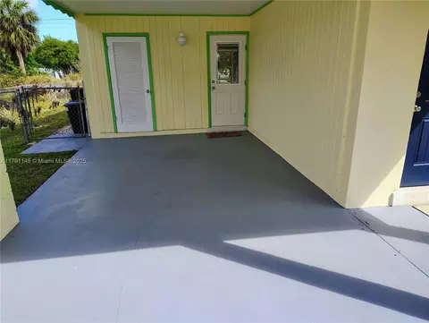 3135 SE Mimosa St, Stuart, FL 34997 photo 4
