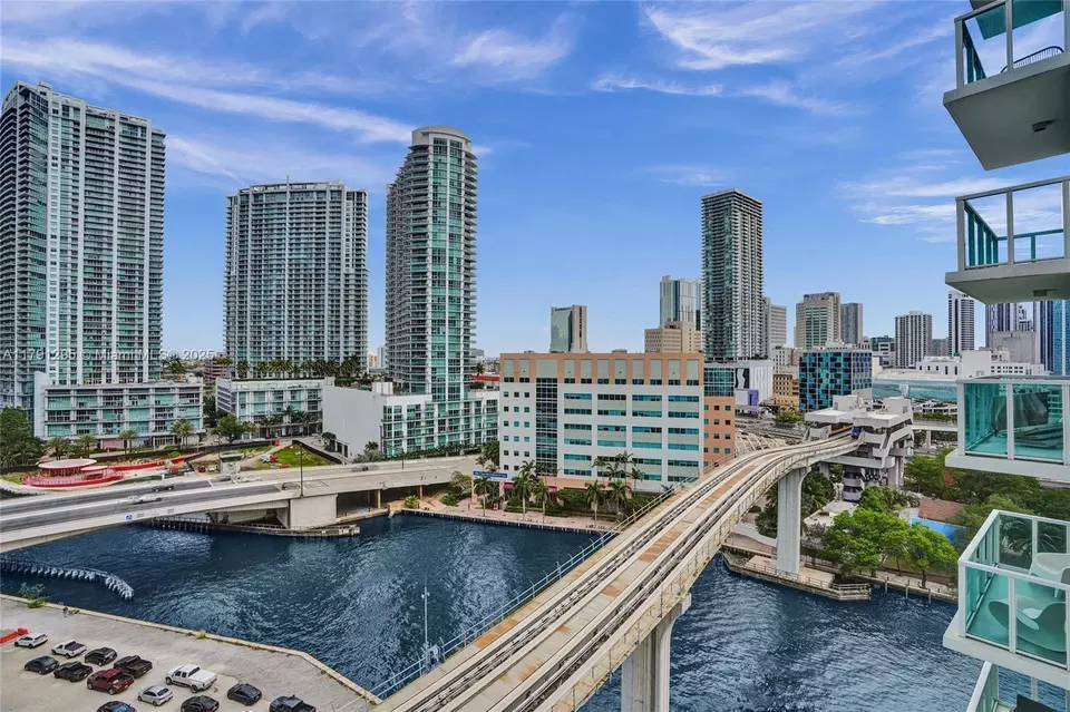 View/Area - 31 SE 5th St #1505, Miami, FL 33131 photo 1 of 1