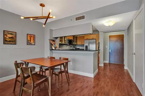 Dining - 31 SE 5th St #1505, Miami, FL 33131 photo 1 of 1