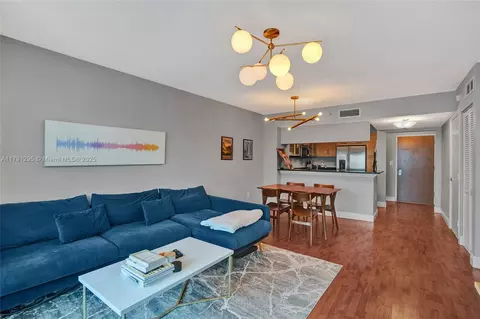 Living - 31 SE 5th St #1505, Miami, FL 33131 photo 1 of 1
