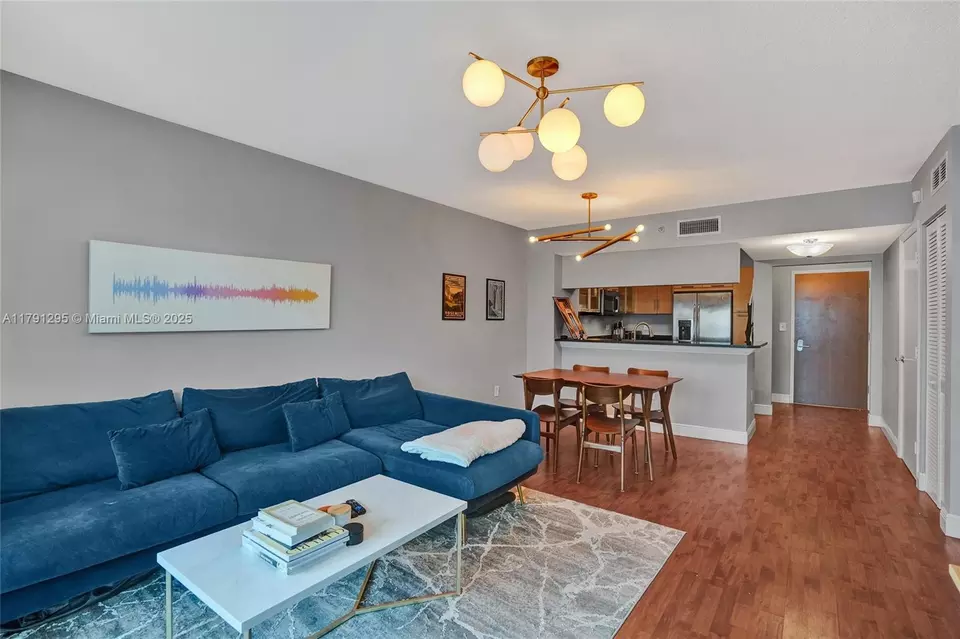 Living - 31 SE 5th St #1505, Miami, FL 33131 photo 1 of 1