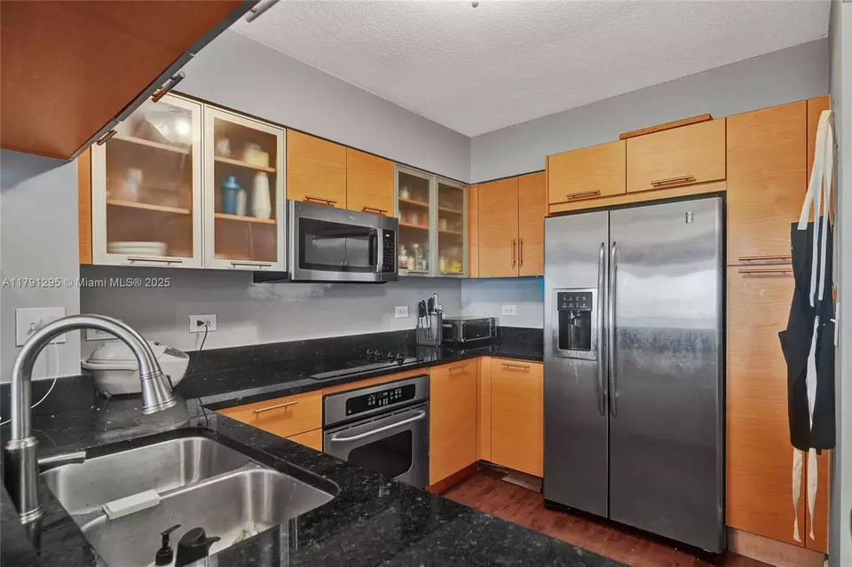 Kitchen - 31 SE 5th St #1505, Miami, FL 33131 photo 2 of 3