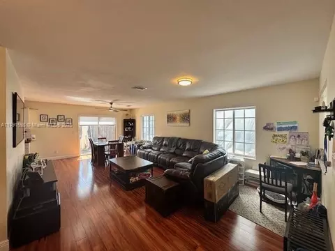 212 NE 3rd St #12, Hallandale Beach, FL 33009