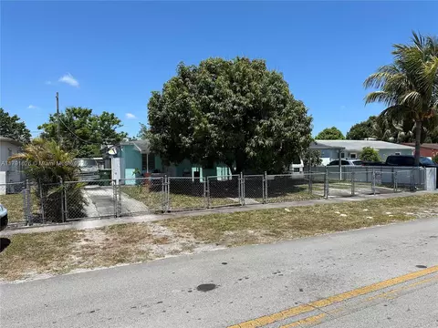 911 E 39th Pl, Hialeah, FL 33013 photo 1
