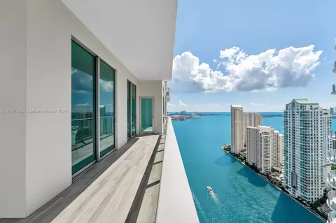 300 S Biscayne Blvd #PH-3902, Miami, FL 33131