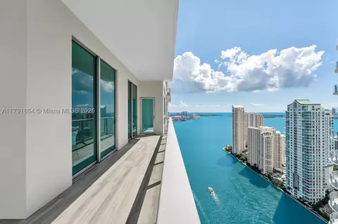 300 S Biscayne Blvd #PH-3902, Miami, FL 33131