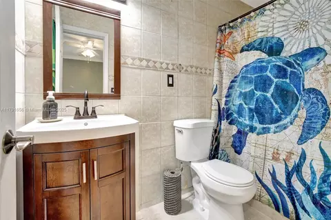 17501 NW 85th Ave, Hialeah, FL 33015 photo 14