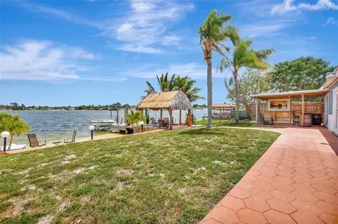 17501 NW 85th Ave, Hialeah, FL 33015 photo 4