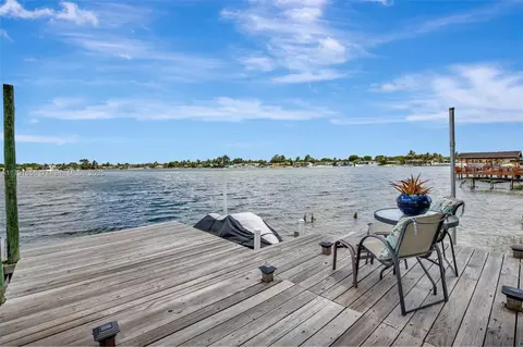 17501 NW 85th Ave, Hialeah, FL 33015
