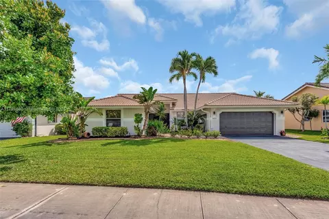 5133 N Springs Way, Coral Springs, FL 33076