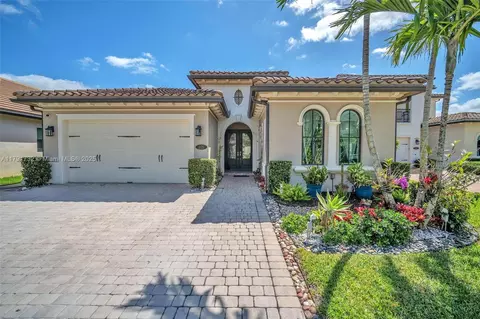 1121 SW 113th Ave, Pembroke Pines, FL 33025