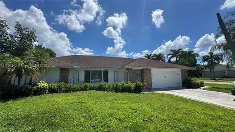 990 Hickory Trl, Wellington, FL 33414