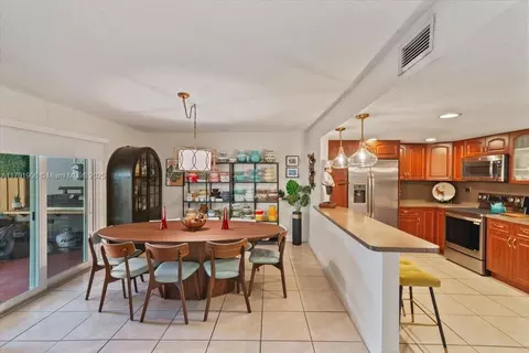 Dining - 827 W 79th St, Hialeah, FL 33014 photo 1 of 2