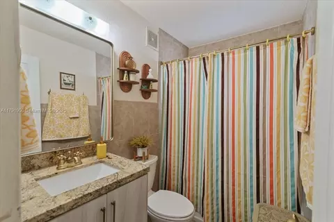 Bath - 827 W 79th St, Hialeah, FL 33014 photo 3 of 3