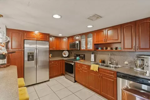 Kitchen - 827 W 79th St, Hialeah, FL 33014 photo 2 of 2