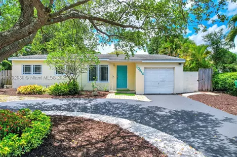 10910 Peachtree Dr, Miami, FL 33161