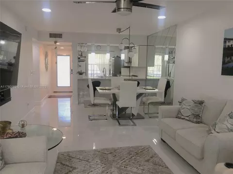 1101 Bahama Bnd #B2, Coconut Creek, FL 33066