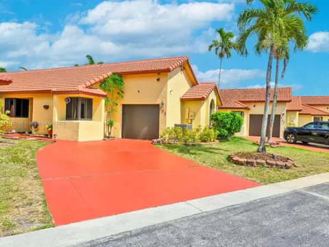 701 SW 113th Ave, Pembroke Pines, FL 33025