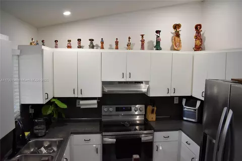 3240 W 70th St #101, Hialeah, FL 33018