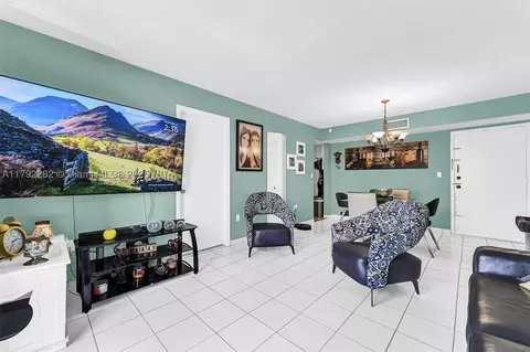 4845 NW 7th St #309-5, Miami, FL 33126