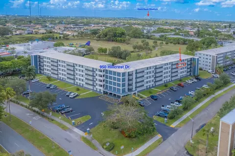 950 Hillcrest Dr #414, Hollywood, FL 33021