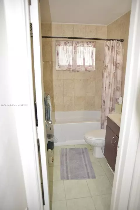Bath - 4701 NW 43rd Ave, Tamarac, FL 33319 photo 1 of 3